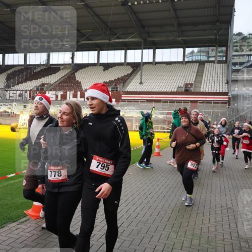 07.12.2025 - St. Pauli X-Mass-Run No. 15 Fabian Wolf http://msf.ph/oto/9423957 07.12.2025 12:04:13 Ziel 778, 795, 923, 1228, 1231, 1236, 1357, 1490, 1504, 2091, 2398, 3121, 3705, 3753, 3851, 3983, 3985, 4008, 4047, 4049, 4131, 4302, 4305, 4311, 4365, 4367, 4374, 4386, 4728 meine-sportfotos.de