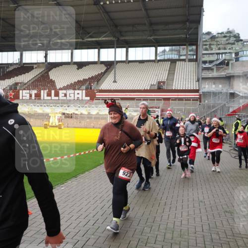 07.12.2025 - St. Pauli X-Mass-Run No. 15 Fabian Wolf http://msf.ph/oto/9423961 07.12.2025 12:04:14 Ziel 778, 795, 923, 1228, 1231, 1236, 1357, 1490, 1504, 2091, 2398, 3121, 3705, 3753, 3851, 3983, 3985, 4008, 4047, 4302, 4305, 4311, 4365, 4367, 4374, 4386, 4728 meine-sportfotos.de