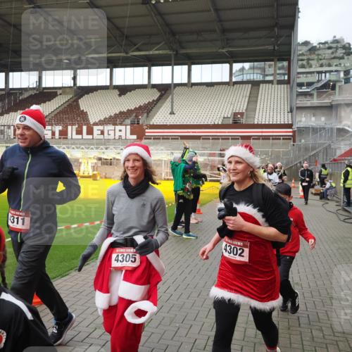 07.12.2025 - St. Pauli X-Mass-Run No. 15 Fabian Wolf http://msf.ph/oto/9423973 07.12.2025 12:04:17 Ziel 778, 795, 923, 1228, 1231, 1490, 1504, 2091, 2398, 3121, 3705, 3983, 3985, 4008, 4302, 4305, 4311, 4374, 4375, 4386, 4728 meine-sportfotos.de