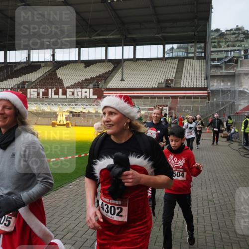 07.12.2025 - St. Pauli X-Mass-Run No. 15 Fabian Wolf http://msf.ph/oto/9423975 07.12.2025 12:04:17 Ziel 778, 795, 923, 1228, 1231, 1490, 1504, 2091, 2398, 3121, 3705, 3983, 3985, 4008, 4302, 4305, 4311, 4374, 4375, 4386, 4728 meine-sportfotos.de