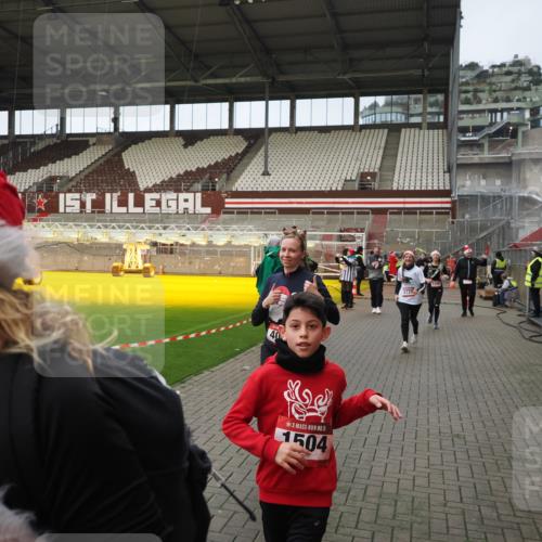 07.12.2025 - St. Pauli X-Mass-Run No. 15 Fabian Wolf http://msf.ph/oto/9423977 07.12.2025 12:04:17 Ziel 778, 795, 923, 1228, 1231, 1490, 1504, 2091, 2398, 3121, 3705, 3983, 3985, 4008, 4302, 4305, 4311, 4374, 4375, 4386, 4728 meine-sportfotos.de