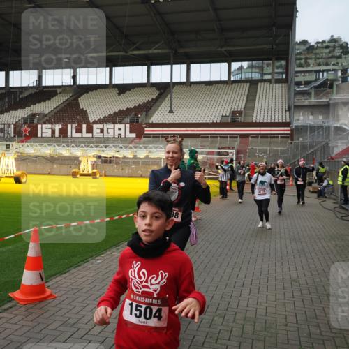 07.12.2025 - St. Pauli X-Mass-Run No. 15 Fabian Wolf http://msf.ph/oto/9423978 07.12.2025 12:04:18 Ziel 778, 795, 923, 1228, 1231, 1490, 1504, 2091, 2398, 3121, 3705, 3983, 3985, 4008, 4302, 4305, 4311, 4374, 4375, 4386, 4728 meine-sportfotos.de