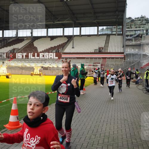 07.12.2025 - St. Pauli X-Mass-Run No. 15 Fabian Wolf http://msf.ph/oto/9423979 07.12.2025 12:04:18 Ziel 778, 795, 923, 1228, 1231, 1490, 1504, 2091, 2398, 3121, 3705, 3983, 3985, 4008, 4302, 4305, 4311, 4374, 4375, 4386, 4728 meine-sportfotos.de