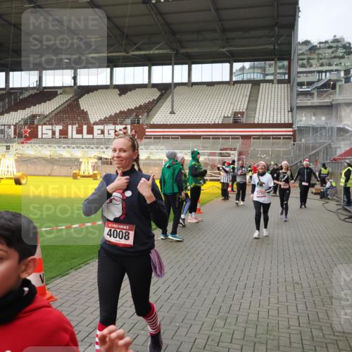 07.12.2025 - St. Pauli X-Mass-Run No. 15 Fabian Wolf http://msf.ph/oto/9423980 07.12.2025 12:04:18 Ziel 778, 795, 923, 1228, 1231, 1490, 1504, 2091, 2398, 3121, 3705, 3983, 3985, 4008, 4302, 4305, 4311, 4374, 4375, 4386, 4728 meine-sportfotos.de