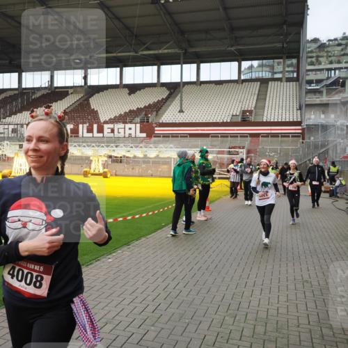 07.12.2025 - St. Pauli X-Mass-Run No. 15 Fabian Wolf http://msf.ph/oto/9423982 07.12.2025 12:04:18 Ziel 778, 795, 923, 1228, 1231, 1490, 1504, 2091, 2398, 3121, 3705, 3983, 3985, 4008, 4302, 4305, 4311, 4374, 4375, 4386, 4728 meine-sportfotos.de