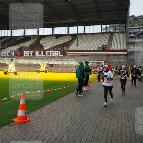 07.12.2025 - St. Pauli X-Mass-Run No. 15 Fabian Wolf http://msf.ph/oto/9423984 07.12.2025 12:04:19 Ziel 778, 795, 923, 1228, 1231, 1490, 1504, 2091, 2398, 2410, 3121, 3705, 3983, 3985, 4008, 4302, 4305, 4311, 4374, 4375, 4386, 4728 meine-sportfotos.de