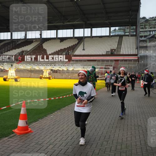 07.12.2025 - St. Pauli X-Mass-Run No. 15 Fabian Wolf http://msf.ph/oto/9423988 07.12.2025 12:04:20 Ziel 778, 795, 923, 1228, 1231, 1490, 1504, 2091, 2398, 2410, 3121, 3705, 3983, 3985, 4008, 4302, 4305, 4311, 4374, 4375, 4386, 4728 meine-sportfotos.de