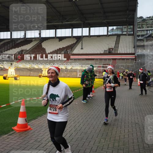 07.12.2025 - St. Pauli X-Mass-Run No. 15 Fabian Wolf http://msf.ph/oto/9423990 07.12.2025 12:04:20 Ziel 778, 795, 923, 1228, 1231, 1490, 1504, 2091, 2398, 2410, 3121, 3705, 3983, 3985, 4008, 4302, 4305, 4311, 4374, 4375, 4386, 4728 meine-sportfotos.de