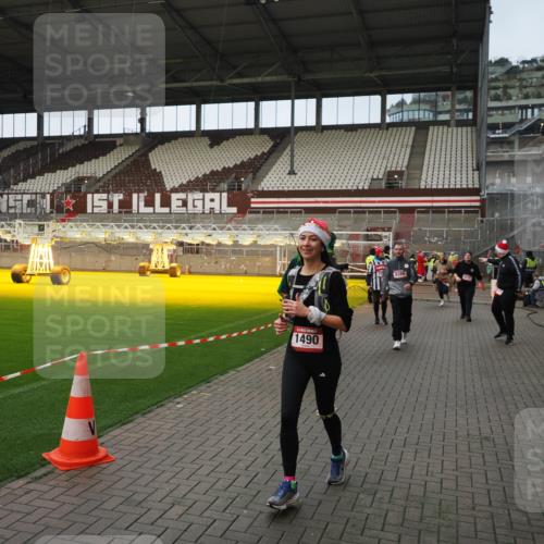 07.12.2025 - St. Pauli X-Mass-Run No. 15 Fabian Wolf http://msf.ph/oto/9423993 07.12.2025 12:04:21 Ziel 778, 795, 923, 1228, 1231, 1490, 1504, 2091, 2398, 2410, 2769, 3121, 3705, 3983, 3985, 4008, 4302, 4305, 4311, 4374, 4375, 4386, 4728 meine-sportfotos.de