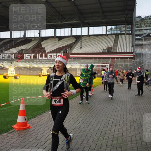 07.12.2025 - St. Pauli X-Mass-Run No. 15 Fabian Wolf http://msf.ph/oto/9423995 07.12.2025 12:04:21 Ziel 778, 795, 923, 1228, 1231, 1490, 1504, 2091, 2398, 2410, 2769, 3121, 3705, 3983, 3985, 4008, 4302, 4305, 4311, 4374, 4375, 4386, 4728 meine-sportfotos.de