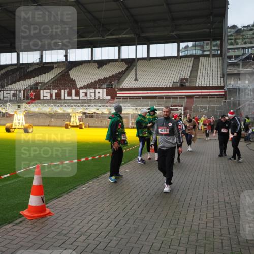 07.12.2025 - St. Pauli X-Mass-Run No. 15 Fabian Wolf http://msf.ph/oto/9423999 07.12.2025 12:04:23 Ziel 1228, 1231, 1490, 1504, 2091, 2398, 2410, 2769, 3121, 3705, 3983, 3985, 4008, 4302, 4305, 4311, 4374, 4375, 4386, 4728 meine-sportfotos.de