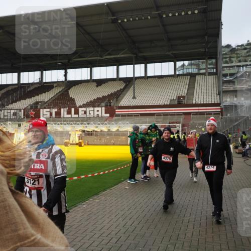 07.12.2025 - St. Pauli X-Mass-Run No. 15 Fabian Wolf http://msf.ph/oto/9424006 07.12.2025 12:04:28 Ziel 1490, 1504, 2404, 2410, 2769, 3675, 3833, 4008, 4056, 4059, 4302, 4311, 4374, 4375, 4386, 4728 meine-sportfotos.de