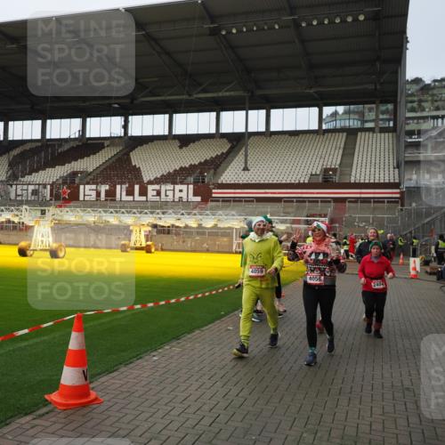 07.12.2025 - St. Pauli X-Mass-Run No. 15 Fabian Wolf http://msf.ph/oto/9424025 07.12.2025 12:04:33 Ziel 1490, 2404, 2410, 2769, 3675, 3833, 4056, 4059, 4375 meine-sportfotos.de