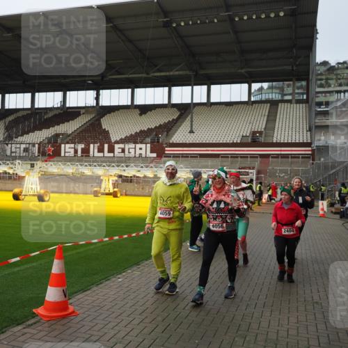 07.12.2025 - St. Pauli X-Mass-Run No. 15 Fabian Wolf http://msf.ph/oto/9424027 07.12.2025 12:04:34 Ziel 2404, 2410, 2769, 3604, 3675, 3688, 3725, 3833, 4056, 4059, 4375 meine-sportfotos.de