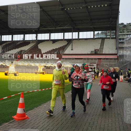 07.12.2025 - St. Pauli X-Mass-Run No. 15 Fabian Wolf http://msf.ph/oto/9424028 07.12.2025 12:04:34 Ziel 2404, 2410, 2769, 3604, 3675, 3688, 3725, 3833, 4056, 4059, 4375 meine-sportfotos.de