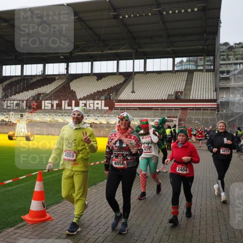 07.12.2025 - St. Pauli X-Mass-Run No. 15 Fabian Wolf http://msf.ph/oto/9424029 07.12.2025 12:04:35 Ziel 2404, 2410, 2769, 3604, 3675, 3688, 3725, 3833, 4056, 4059, 4375 meine-sportfotos.de