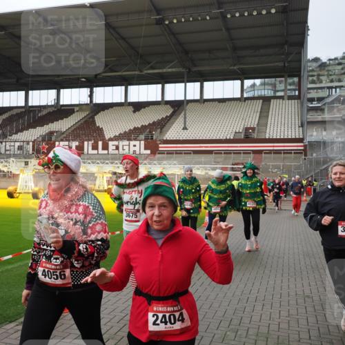 07.12.2025 - St. Pauli X-Mass-Run No. 15 Fabian Wolf http://msf.ph/oto/9424032 07.12.2025 12:04:36 Ziel 2404, 2410, 2769, 3604, 3675, 3688, 3725, 3833, 4056, 4059, 4375 meine-sportfotos.de