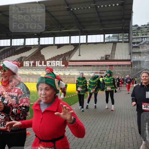 07.12.2025 - St. Pauli X-Mass-Run No. 15 Fabian Wolf http://msf.ph/oto/9424033 07.12.2025 12:04:36 Ziel 2404, 2410, 2769, 3604, 3675, 3688, 3725, 3833, 4056, 4059, 4375 meine-sportfotos.de
