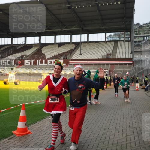 07.12.2025 - St. Pauli X-Mass-Run No. 15 Fabian Wolf http://msf.ph/oto/9424046 07.12.2025 12:04:43 Ziel 2404, 3604, 3675, 3688, 3725, 3833, 4056, 4059, 4417, 4418, 4420 meine-sportfotos.de