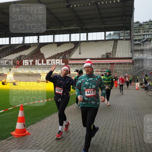 07.12.2025 - St. Pauli X-Mass-Run No. 15 Fabian Wolf http://msf.ph/oto/9424053 07.12.2025 12:04:46 Ziel 3021, 3577, 3581, 3604, 3688, 3725, 3833, 4329, 4417, 4418, 4420 meine-sportfotos.de