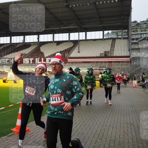 07.12.2025 - St. Pauli X-Mass-Run No. 15 Fabian Wolf http://msf.ph/oto/9424055 07.12.2025 12:04:47 Ziel 3021, 3577, 3581, 3604, 3688, 3725, 3833, 4329, 4417, 4418, 4420 meine-sportfotos.de