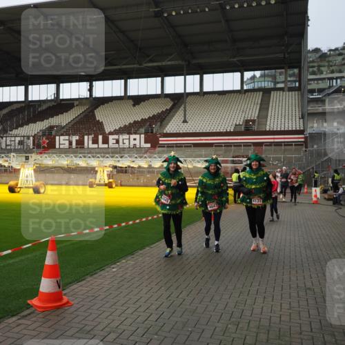 07.12.2025 - St. Pauli X-Mass-Run No. 15 Fabian Wolf http://msf.ph/oto/9424058 07.12.2025 12:04:47 Ziel 3021, 3577, 3581, 3604, 3688, 3725, 3833, 4329, 4417, 4418, 4420 meine-sportfotos.de