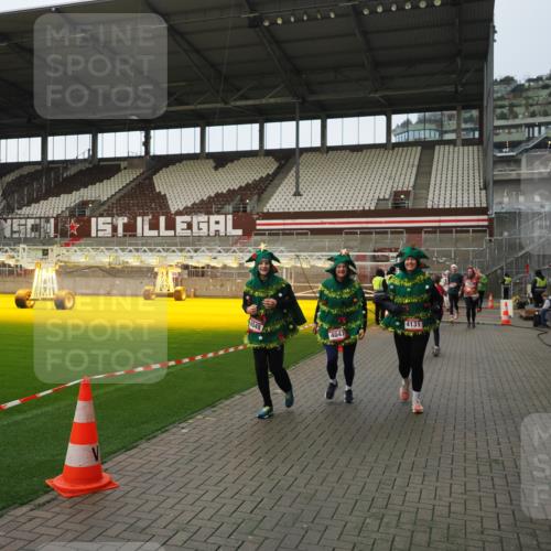 07.12.2025 - St. Pauli X-Mass-Run No. 15 Fabian Wolf http://msf.ph/oto/9424059 07.12.2025 12:04:47 Ziel 3021, 3577, 3581, 3604, 3688, 3725, 3833, 4329, 4417, 4418, 4420 meine-sportfotos.de