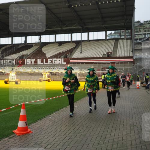 07.12.2025 - St. Pauli X-Mass-Run No. 15 Fabian Wolf http://msf.ph/oto/9424060 07.12.2025 12:04:48 Ziel 3021, 3175, 3176, 3487, 3577, 3581, 3604, 3688, 3725, 4329, 4417, 4418, 4420 meine-sportfotos.de