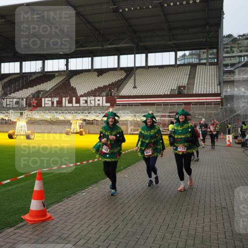 07.12.2025 - St. Pauli X-Mass-Run No. 15 Fabian Wolf http://msf.ph/oto/9424061 07.12.2025 12:04:48 Ziel 3021, 3175, 3176, 3487, 3577, 3581, 3604, 3688, 3725, 4329, 4417, 4418, 4420 meine-sportfotos.de