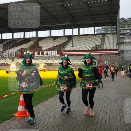 07.12.2025 - St. Pauli X-Mass-Run No. 15 Fabian Wolf http://msf.ph/oto/9424067 07.12.2025 12:04:49 Ziel 3021, 3175, 3176, 3487, 3577, 3581, 3604, 3688, 3725, 4329, 4417, 4418, 4420 meine-sportfotos.de