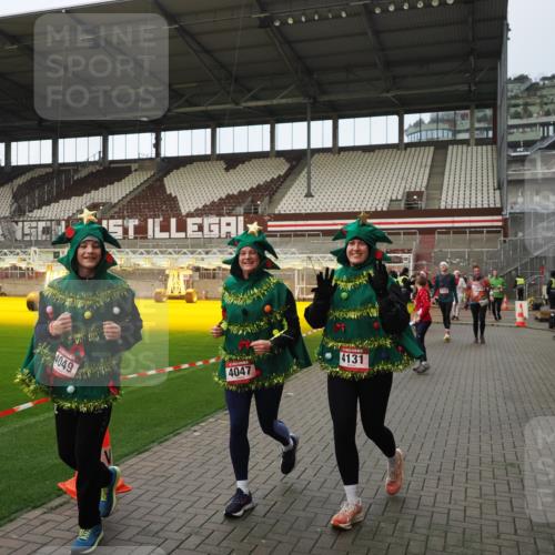 07.12.2025 - St. Pauli X-Mass-Run No. 15 Fabian Wolf http://msf.ph/oto/9424068 07.12.2025 12:04:49 Ziel 3021, 3175, 3176, 3487, 3577, 3581, 3604, 3688, 3725, 4329, 4417, 4418, 4420 meine-sportfotos.de