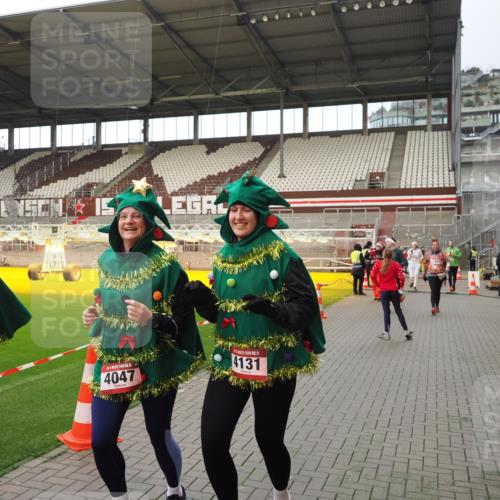 07.12.2025 - St. Pauli X-Mass-Run No. 15 Fabian Wolf http://msf.ph/oto/9424071 07.12.2025 12:04:50 Ziel 3021, 3175, 3176, 3487, 3569, 3577, 3581, 3604, 3688, 3725, 4329, 4417, 4418, 4420 meine-sportfotos.de