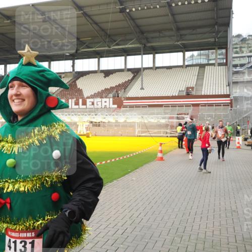 07.12.2025 - St. Pauli X-Mass-Run No. 15 Fabian Wolf http://msf.ph/oto/9424074 07.12.2025 12:04:50 Ziel 3021, 3175, 3176, 3487, 3569, 3577, 3581, 3604, 3688, 3725, 4329, 4417, 4418, 4420 meine-sportfotos.de