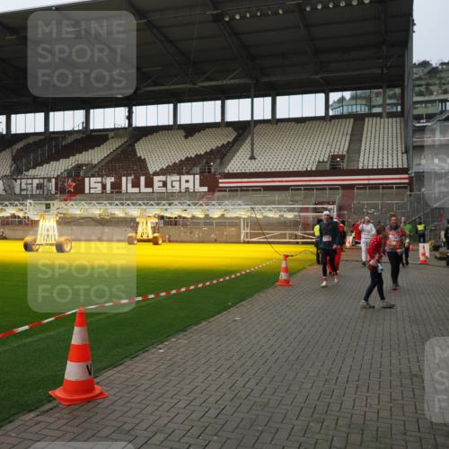 07.12.2025 - St. Pauli X-Mass-Run No. 15 Fabian Wolf http://msf.ph/oto/9424076 07.12.2025 12:04:51 Ziel 3021, 3175, 3176, 3487, 3569, 3577, 3581, 3604, 3688, 3725, 4329, 4417, 4418, 4420 meine-sportfotos.de
