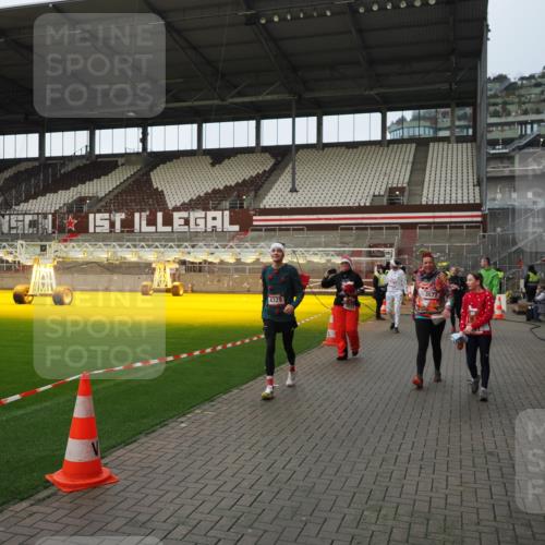07.12.2025 - St. Pauli X-Mass-Run No. 15 Fabian Wolf http://msf.ph/oto/9424087 07.12.2025 12:04:54 Ziel 3021, 3175, 3176, 3487, 3569, 3577, 3581, 3604, 3688, 3725, 4329, 4417, 4418, 4420 meine-sportfotos.de