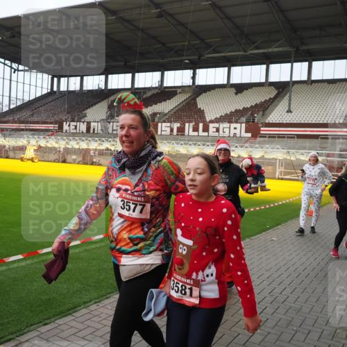 07.12.2025 - St. Pauli X-Mass-Run No. 15 Fabian Wolf http://msf.ph/oto/9424103 07.12.2025 12:04:58 Ziel 3021, 3175, 3176, 3487, 3569, 3577, 3581, 4329 meine-sportfotos.de