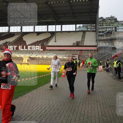 07.12.2025 - St. Pauli X-Mass-Run No. 15 Fabian Wolf http://msf.ph/oto/9424106 07.12.2025 12:04:59 Ziel 3021, 3175, 3176, 3487, 3569, 3577, 3581, 4329 meine-sportfotos.de