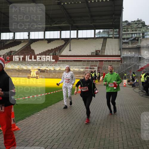 07.12.2025 - St. Pauli X-Mass-Run No. 15 Fabian Wolf http://msf.ph/oto/9424107 07.12.2025 12:04:59 Ziel 3021, 3175, 3176, 3487, 3569, 3577, 3581, 4329 meine-sportfotos.de
