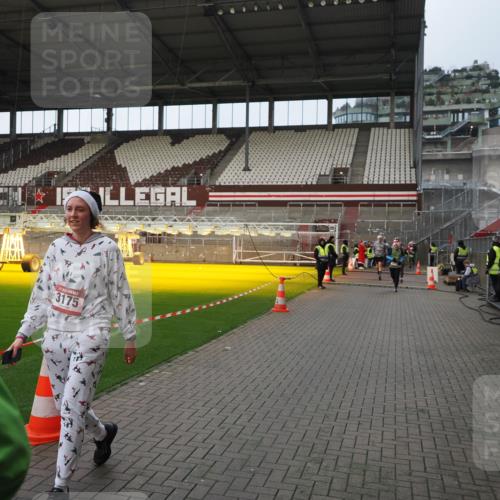 07.12.2025 - St. Pauli X-Mass-Run No. 15 Fabian Wolf http://msf.ph/oto/9424113 07.12.2025 12:05:02 Ziel 1444, 1445, 3021, 3175, 3176, 3372, 3487, 3569, 3577, 3581, 4329 meine-sportfotos.de