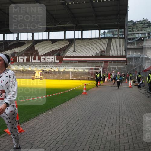 07.12.2025 - St. Pauli X-Mass-Run No. 15 Fabian Wolf http://msf.ph/oto/9424115 07.12.2025 12:05:02 Ziel 1444, 1445, 3021, 3175, 3176, 3372, 3487, 3569, 3577, 3581, 4329 meine-sportfotos.de