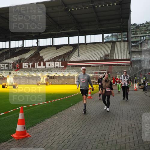 07.12.2025 - St. Pauli X-Mass-Run No. 15 Fabian Wolf http://msf.ph/oto/9424124 07.12.2025 12:05:09 Ziel 666, 860, 1304, 1444, 1445, 1446, 3268, 3273, 3279, 3372, 3569, 4748 meine-sportfotos.de
