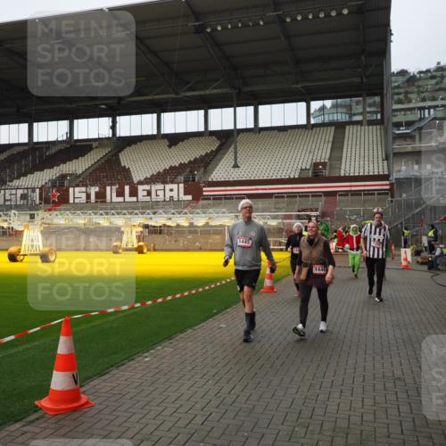 07.12.2025 - St. Pauli X-Mass-Run No. 15 Fabian Wolf http://msf.ph/oto/9424125 07.12.2025 12:05:09 Ziel 666, 860, 1304, 1444, 1445, 1446, 3268, 3273, 3279, 3372, 3569, 4748 meine-sportfotos.de