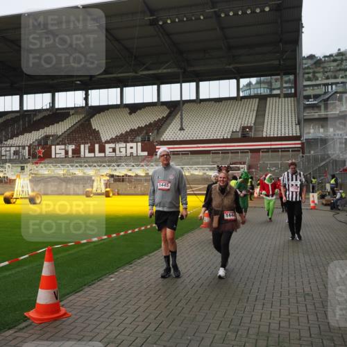 07.12.2025 - St. Pauli X-Mass-Run No. 15 Fabian Wolf http://msf.ph/oto/9424127 07.12.2025 12:05:10 Ziel 666, 860, 1304, 1444, 1445, 1446, 3268, 3273, 3279, 3372, 3569, 4748 meine-sportfotos.de