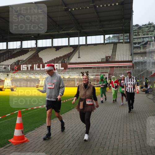 07.12.2025 - St. Pauli X-Mass-Run No. 15 Fabian Wolf http://msf.ph/oto/9424129 07.12.2025 12:05:11 Ziel 666, 860, 1304, 1444, 1445, 1446, 3268, 3273, 3279, 3372, 4748 meine-sportfotos.de