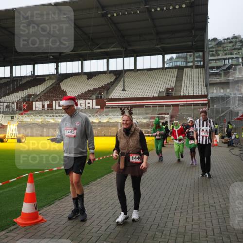 07.12.2025 - St. Pauli X-Mass-Run No. 15 Fabian Wolf http://msf.ph/oto/9424130 07.12.2025 12:05:11 Ziel 666, 860, 1304, 1444, 1445, 1446, 3268, 3273, 3279, 3372, 4748 meine-sportfotos.de