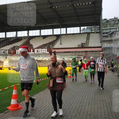 07.12.2025 - St. Pauli X-Mass-Run No. 15 Fabian Wolf http://msf.ph/oto/9424132 07.12.2025 12:05:11 Ziel 666, 860, 1304, 1444, 1445, 1446, 3268, 3273, 3279, 3372, 4748 meine-sportfotos.de