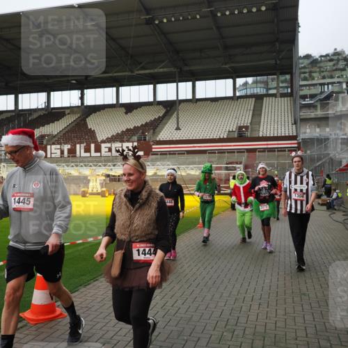 07.12.2025 - St. Pauli X-Mass-Run No. 15 Fabian Wolf http://msf.ph/oto/9424134 07.12.2025 12:05:12 Ziel 666, 860, 1304, 1444, 1445, 1446, 3268, 3273, 3279, 3372, 4748 meine-sportfotos.de