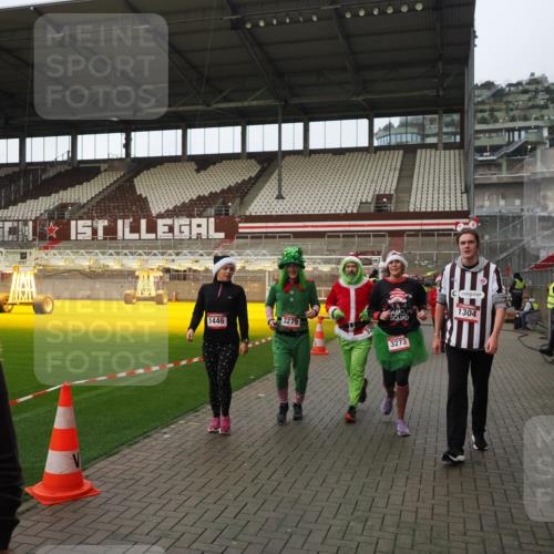 07.12.2025 - St. Pauli X-Mass-Run No. 15 Fabian Wolf http://msf.ph/oto/9424135 07.12.2025 12:05:13 Ziel 666, 860, 1304, 1444, 1445, 1446, 3268, 3273, 3279, 3372, 4748 meine-sportfotos.de
