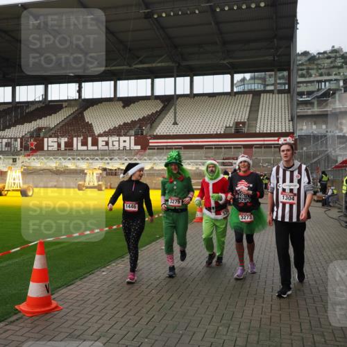 07.12.2025 - St. Pauli X-Mass-Run No. 15 Fabian Wolf http://msf.ph/oto/9424136 07.12.2025 12:05:13 Ziel 666, 860, 1304, 1444, 1445, 1446, 3268, 3273, 3279, 3372, 4748 meine-sportfotos.de