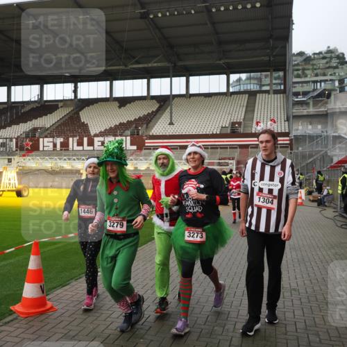 07.12.2025 - St. Pauli X-Mass-Run No. 15 Fabian Wolf http://msf.ph/oto/9424137 07.12.2025 12:05:14 Ziel 666, 860, 1304, 1444, 1445, 1446, 3268, 3273, 3279, 3372, 4748 meine-sportfotos.de